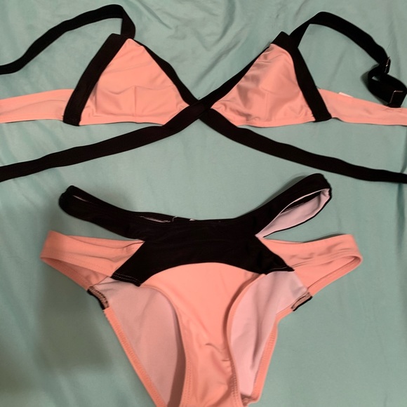 Bikini set - Picture 2 of 2